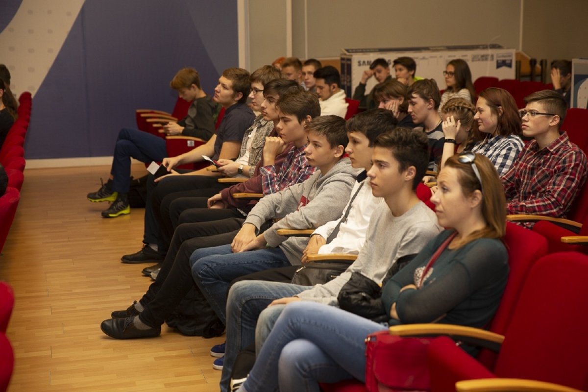 В НИЯУ МИФИ прошла лекция из цикла «Университетские субботы» для школьников о нанотехнологиях и наноэлектронике.