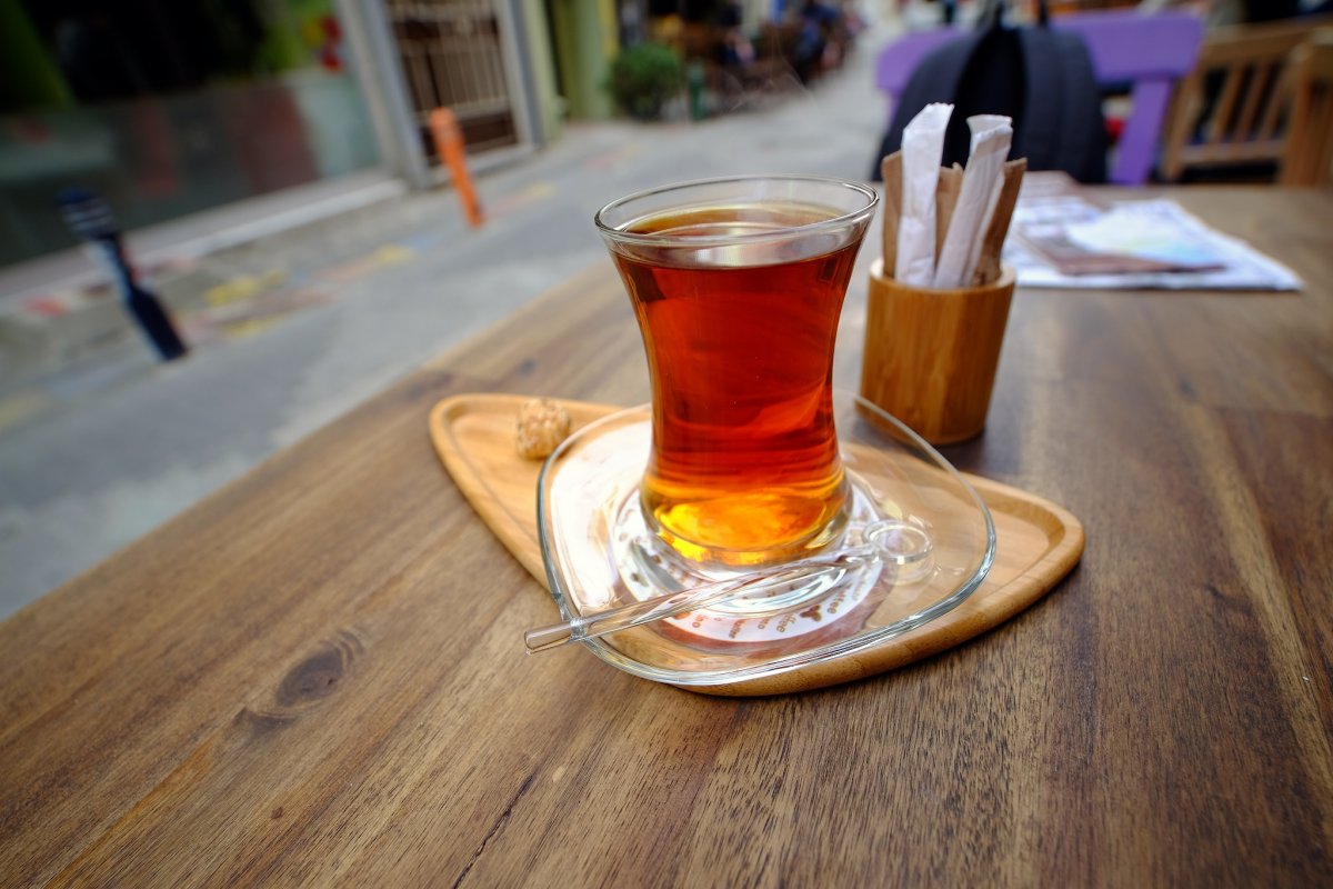 В Турции очень любят пить чай, даже больше, чем в Великобритании. Согласно исследованиям 2004 года, на одного турка приходится 2,5 кг чая, а на англичанина 2,1 кг