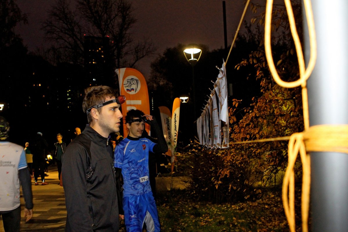 В парке Сад Будущего прошел турнир по спортивному ориентированию памяти доцента кафедры физического воспитания НИЯУ МИФИ Анатолия Горюнова. Соревнования проходили ночью в четыре этапа. Участвовали более 200 спортсменов из Москвы и области.