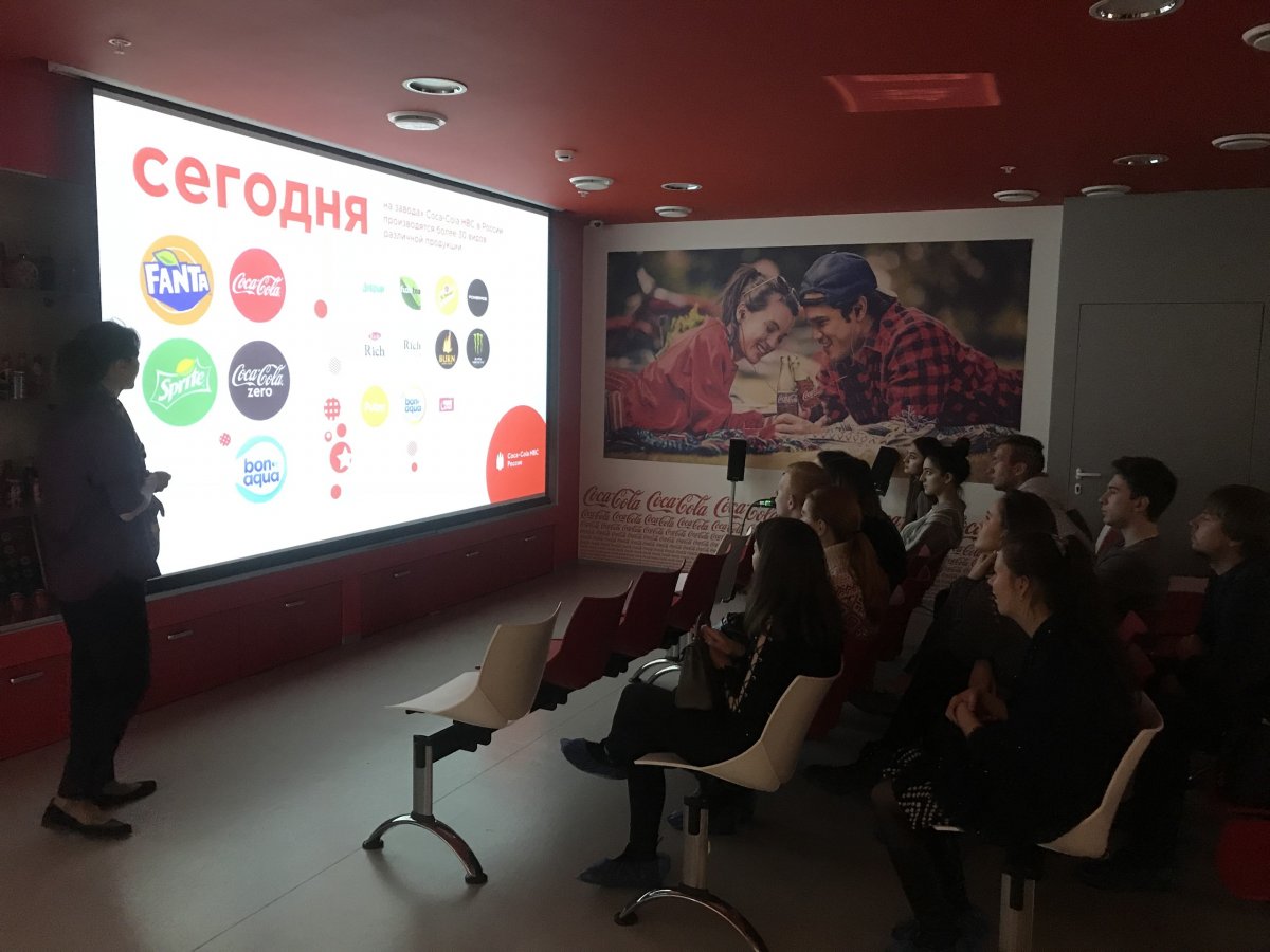 Cтуденты «Синергии» съездили на экскурсию в Coca-Cola