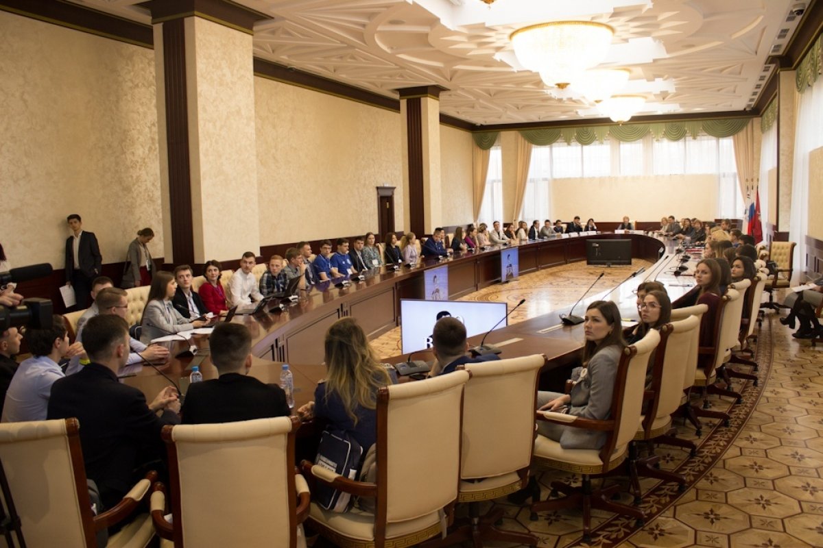 Студенты ДВФУ на Всероссийском Конкурсе СНО и СКБ 2018 в Москве Студенты ДВФУ на Всероссийском Конкурсе СНО и СКБ 2018 в Москве