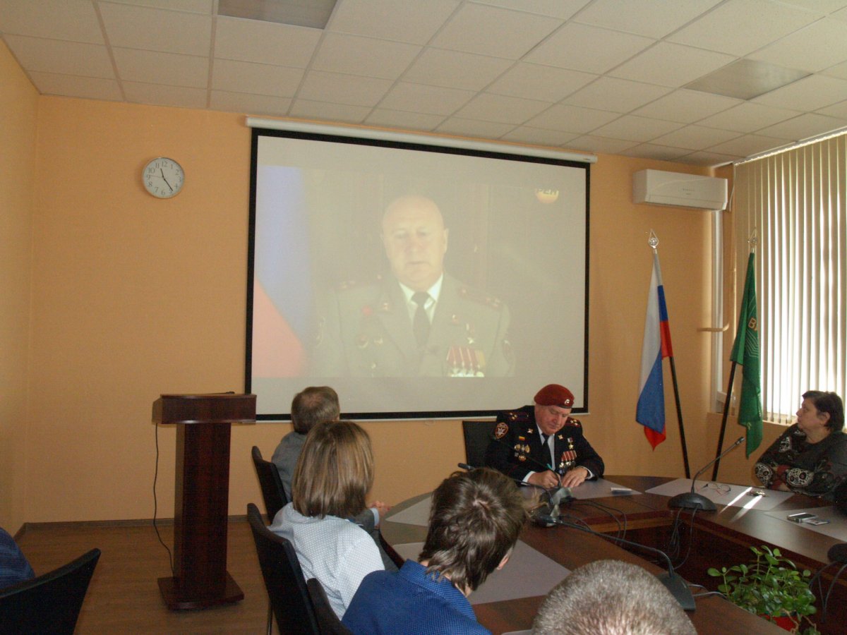 2 ноября студенты ВИЭСУ встретились Юрием Михайловичем Анохиным — полковником МВД РФ, участником двух чеченских войн, Героем Российской Федерации (2000).
