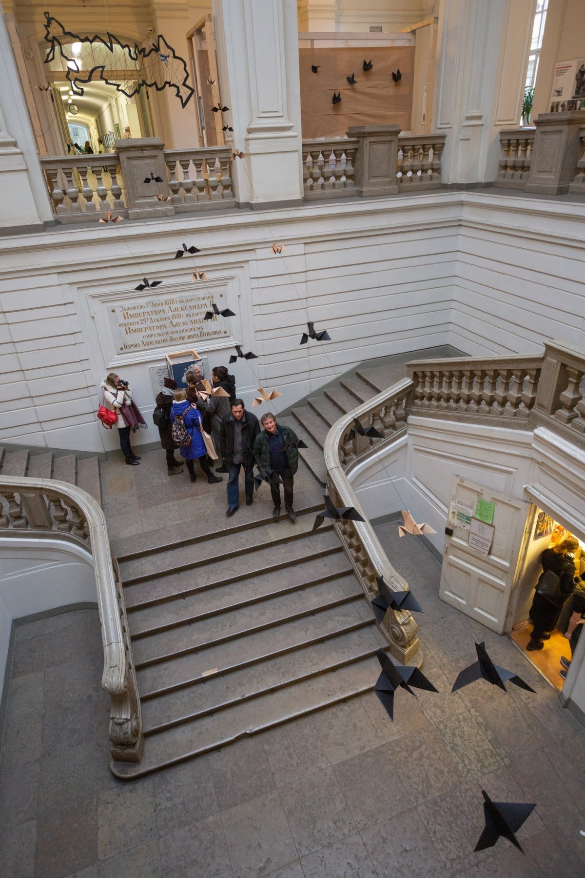 07 ноября в Академии Штиглица открылась студенческая фотовыставка «Щеглиная География 3.0» на галерее Белой лестницы академии