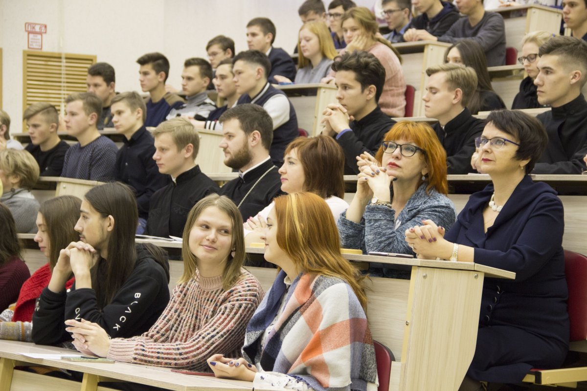 Преподаватели и студенты филологического факультета Смоленского госуниверситета приняли участие в круглом столе «Современные маршруты молодёжного православного туризма»