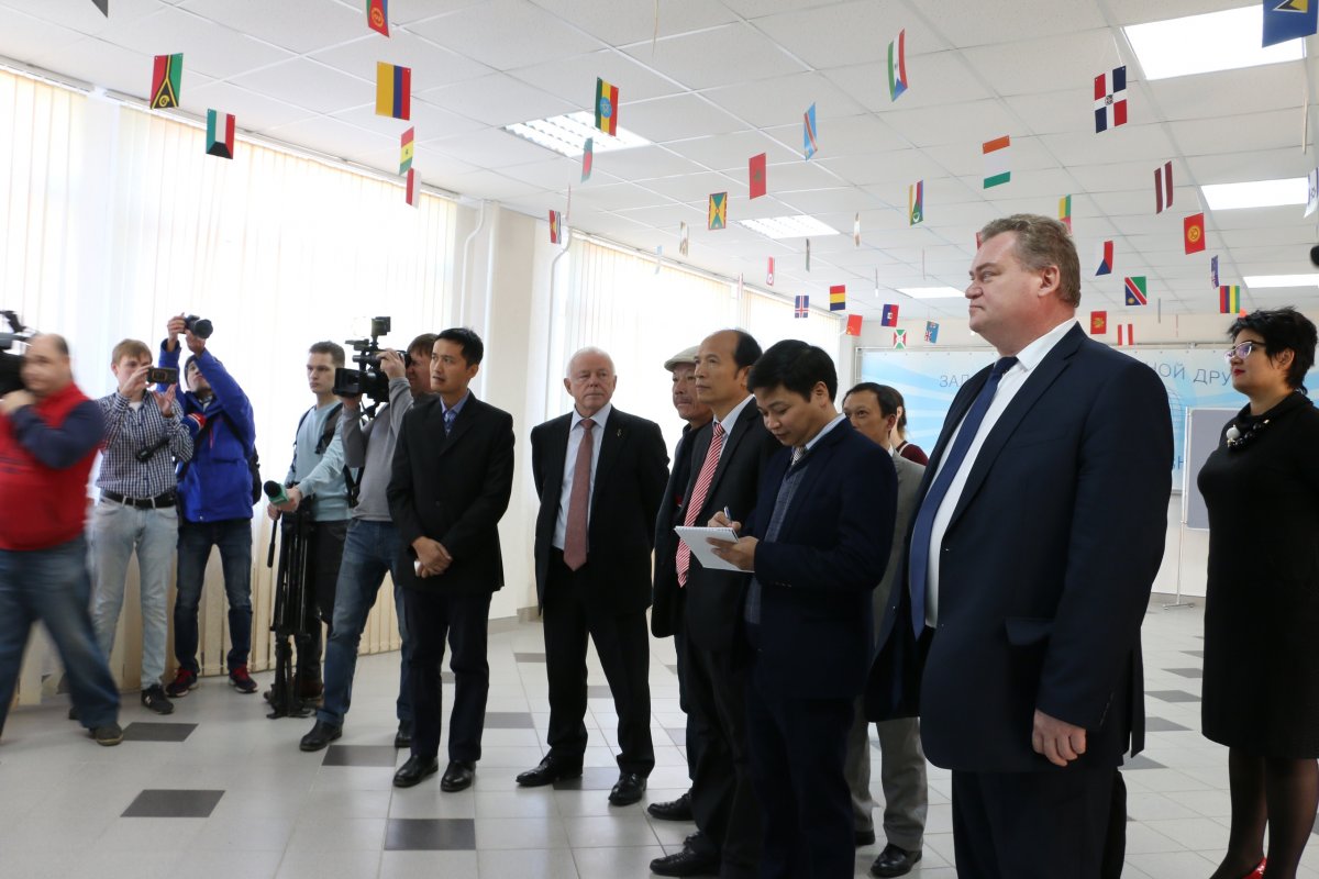 Обнинский институт атомной энергетики (ИАТЭ) НИЯУ МИФИ посетила делегация Академии Национальностей Вьетнама. Гости познакомились с учебно-практической базой ИАТЭ НИЯУ МИФИ, пообщались с сотрудниками, преподавателями института и студентами