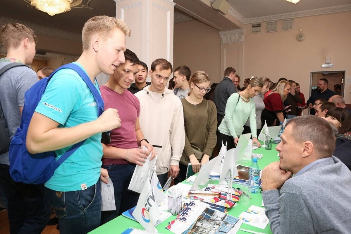 В МКЦ ТПУ сегодня было не протолкнуться — там проходила Ярмарка вакансий. Рассказать о возможностях для прохождения практики и дальнейшего трудоустройства в ТПУ приехали представители более 60 компаний.