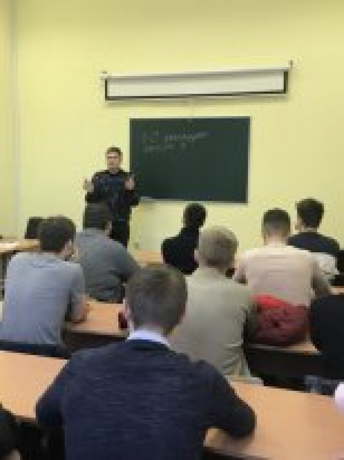 12 ноября студент третьего курса ИМЭС Александр Вахляев провел мастер класс по ораторскому искусству