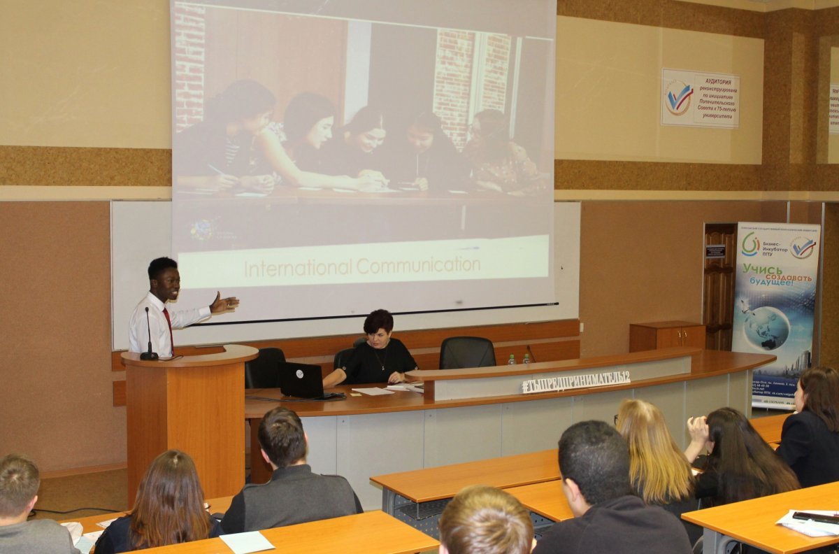 В Волгатехе прошёл II Республиканский студенческий предпринимательский форум «Бизнес-солянка». Участники состязались в интеллектуальной игре «Что? Где? Почем?» и представили свои бизнес-проекты