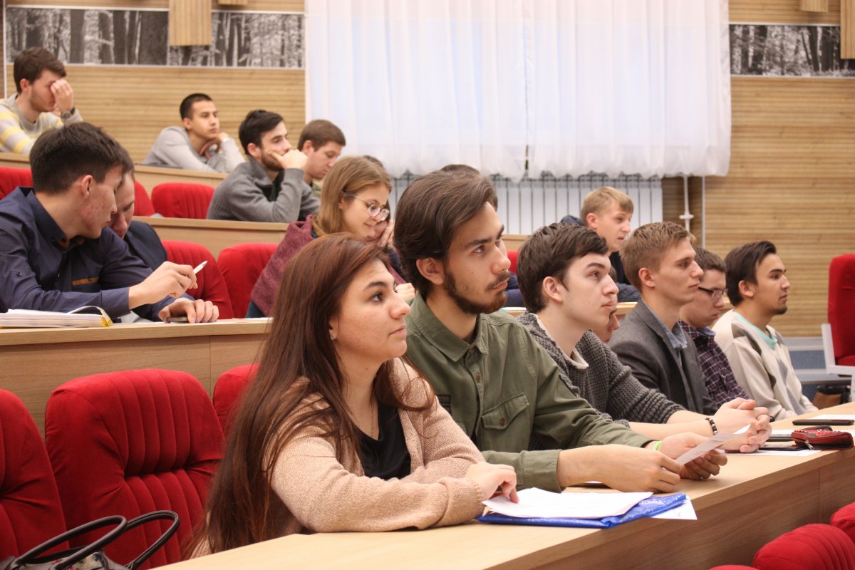 Очередная лекция в рамках проекта "Профессионализм от первого лица" прошла 13 декабря. Перед студентами 3-4 курсов выступил Раис Хисамов