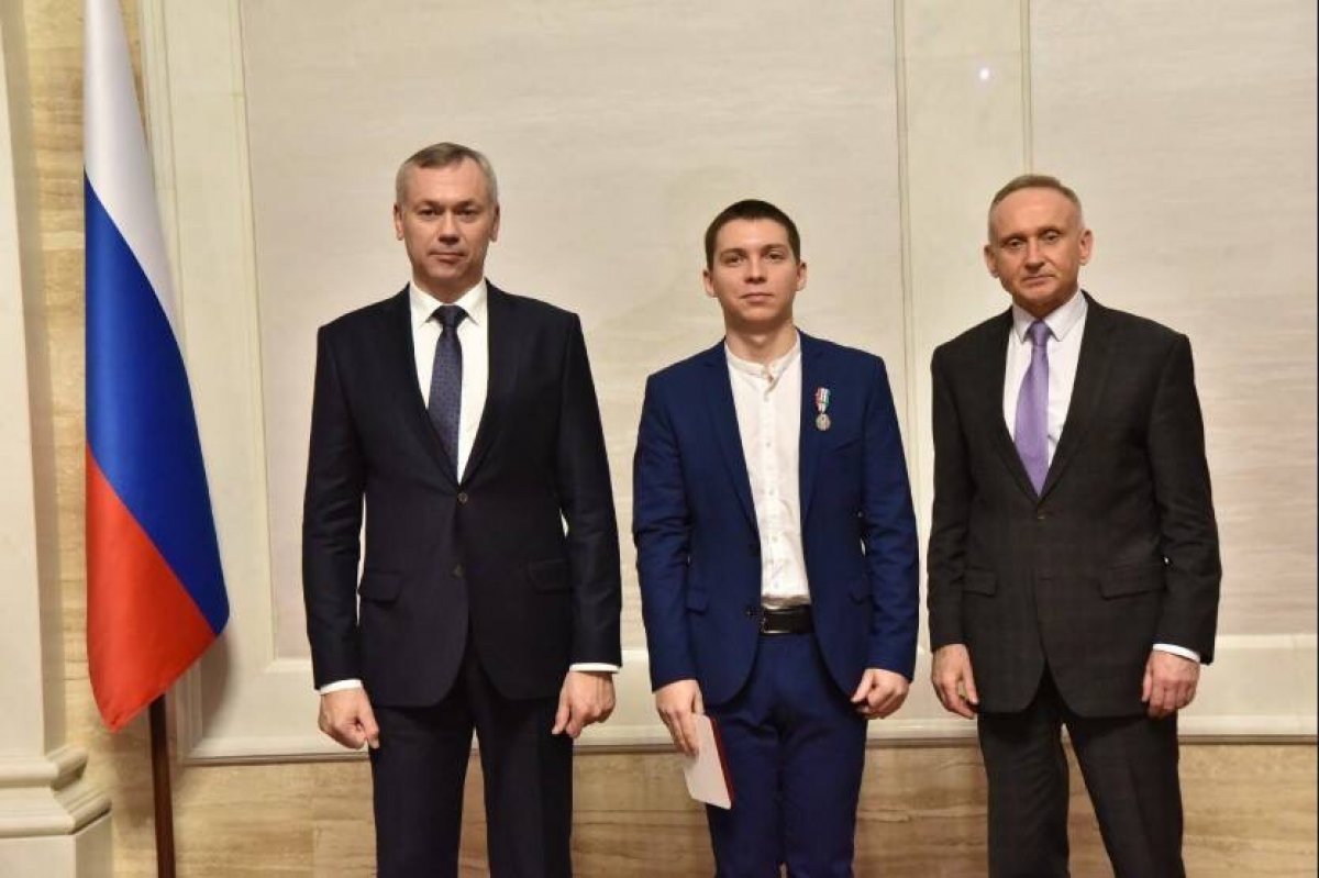 В День конституции жители региона получили государственные награды