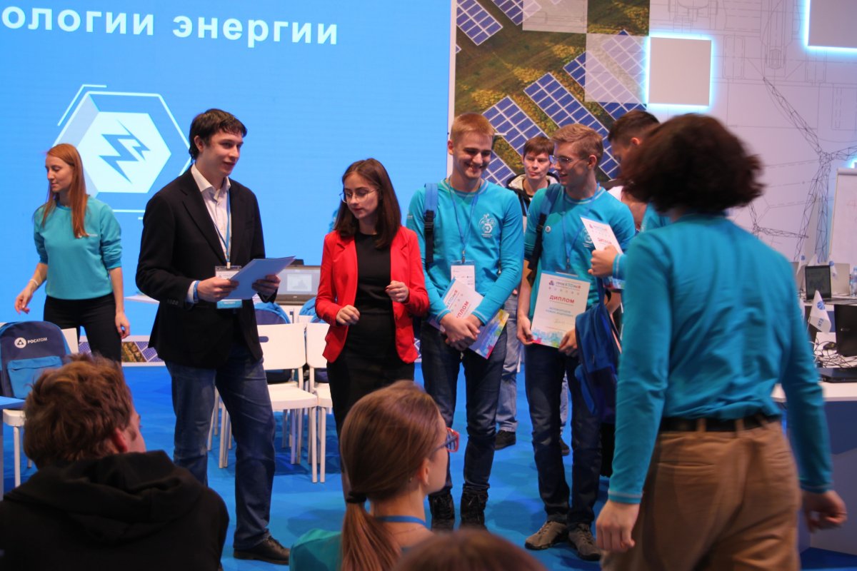 Современный специалист, который стремится к развитию, не должен останавливаться на одной дисциплине, считает ректор НИЯУ МИФИ Михаил Стриханов.