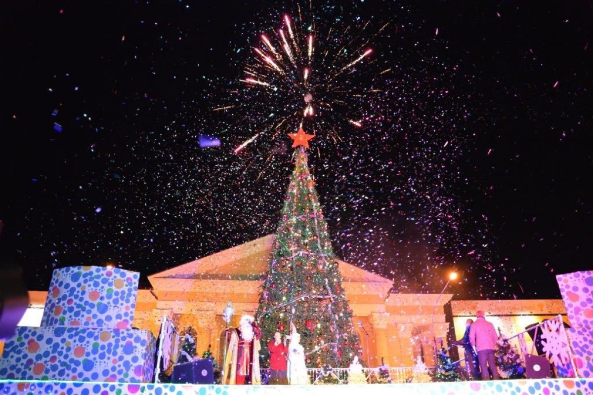 21 декабря 2018 года в 17-30 на площади Ленина у главной городской елки 🎄состоится официальная церемония открытия новогодних и рождественских мероприятий🎉