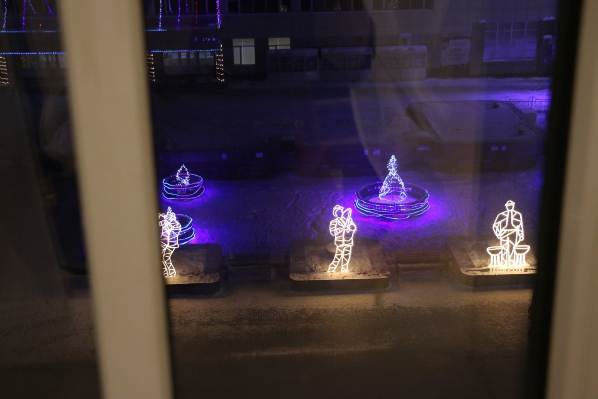 Вот такую красоту можно наблюдать из окон Малого зала