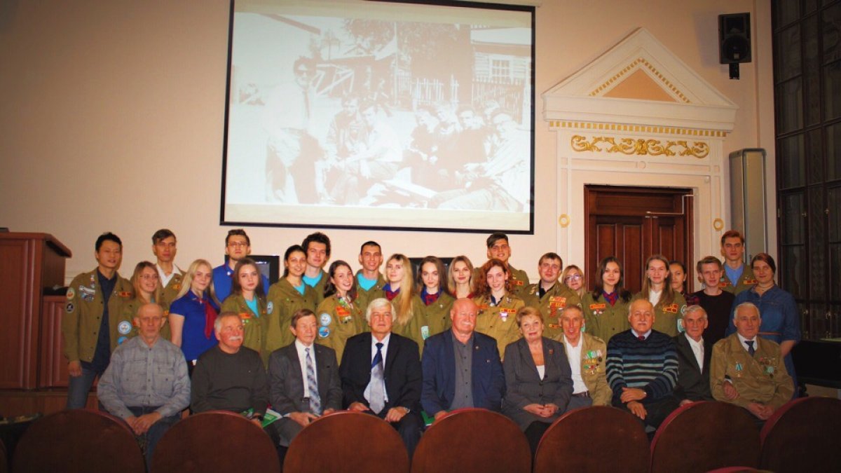 🎊 В СибГМУ состоялась встреча Вузовского штаба студенческих отрядов c ветеранами движения.