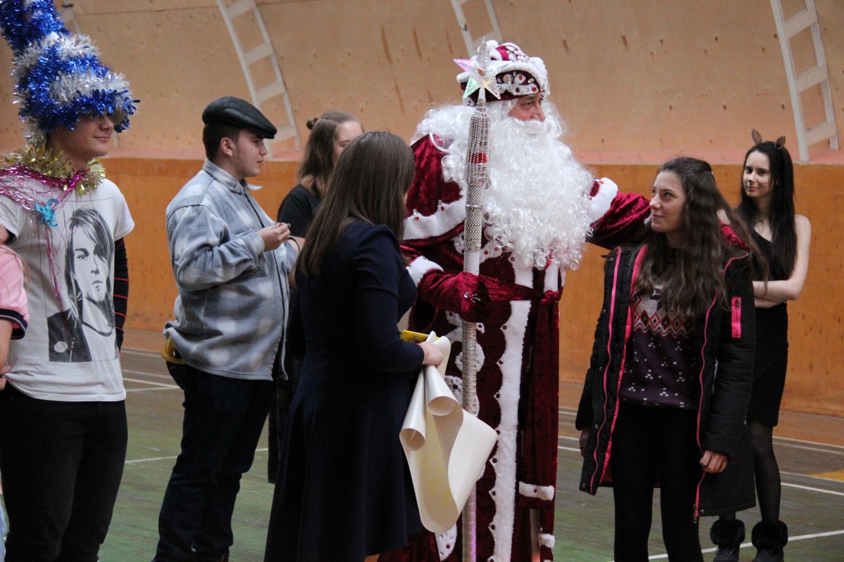 26 декабря 2018 года в спортивном зале колледжа состоялось новогоднее праздничное представление. Студенты представили сказку на новый лад «Репка». Гости праздника получили подарки от Деда Мороза.