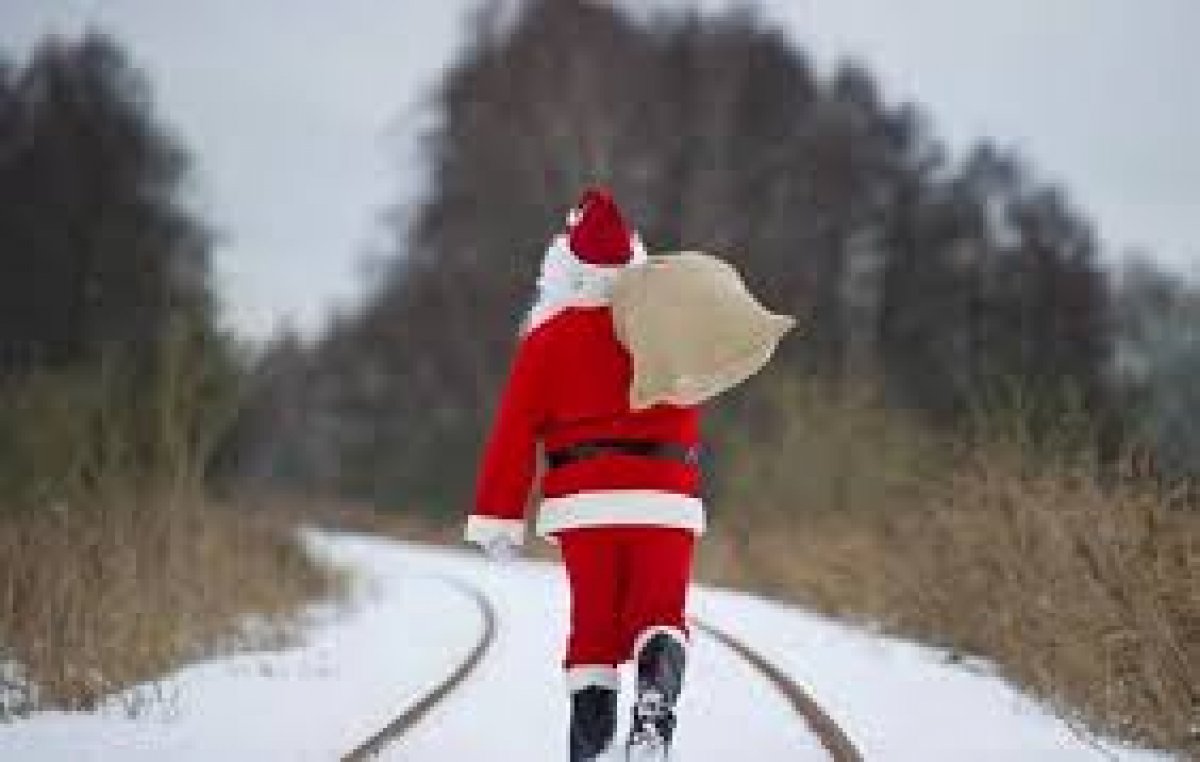 Дорогие друзья, завтра профком студентов работает с 10 до 14:30. Завтра Вы еще успеете получить детские подарки, а если нет - не расстраивайтесь, они будут ждать вас в профкоме весь январь ))