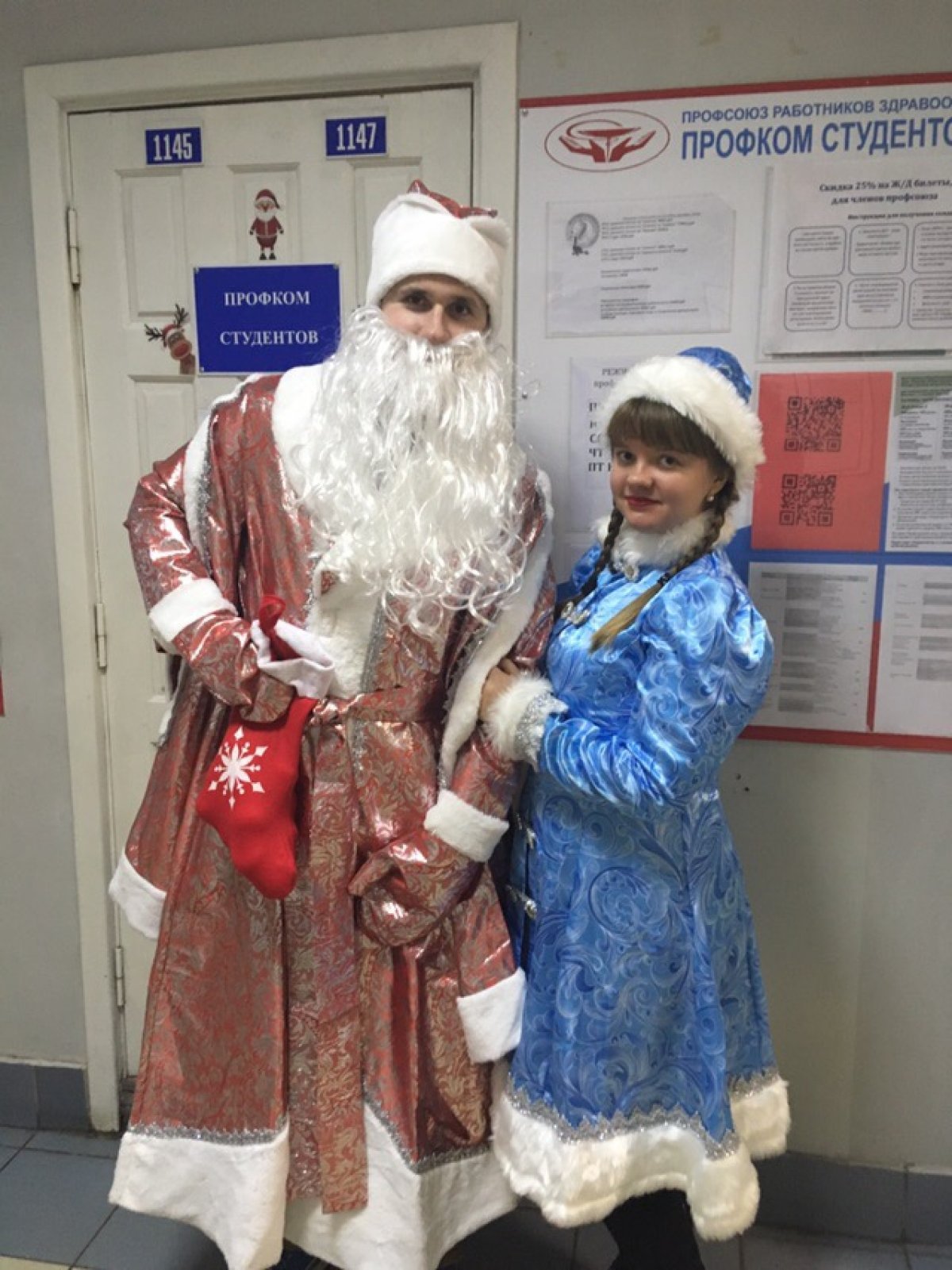 Профсоюзные Дед Мороз и снегурочка сегодня поздравляли замечательных преподавателей и руководство сгму🎄🎊🎁