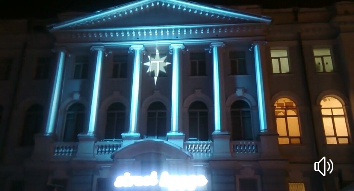 Световое шоу на нашем фасаде