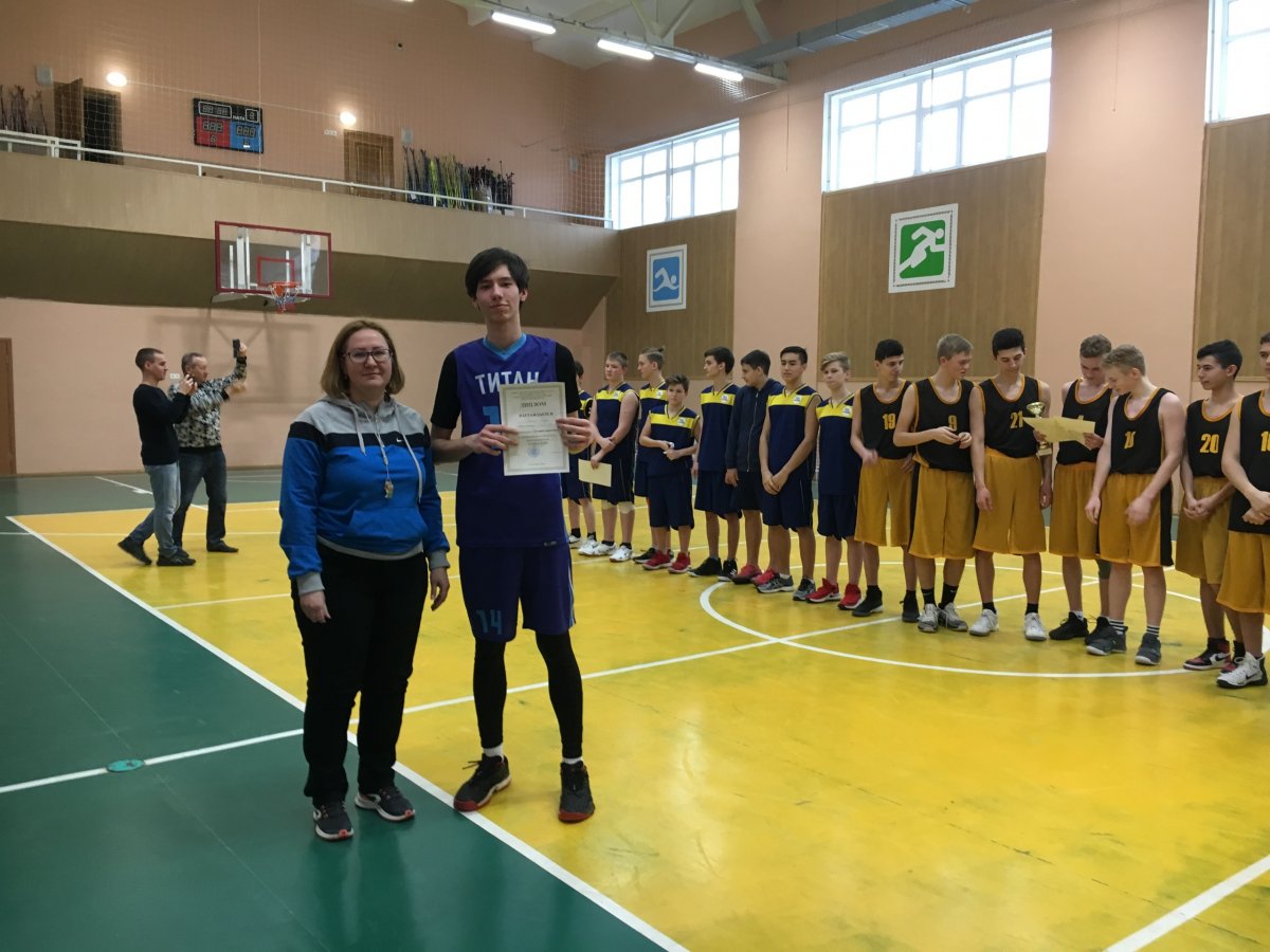 Сегодня, 18 января, в спортивном зале 🏀Альметьевского государственного нефтяного института проводились ежегодные соревнования среди школьников на Кубок АГНИ по баскетболу, в которых приняли участие 120 школьников из 11 школ Альметьевска. 🏆