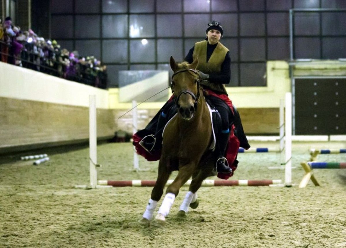 🐴В минувшую субботу тимирязевцы и жители столицы рукоплескали яркому спектаклю в Конно-спортивном комплексе университета. У вас есть возможность увидеть его своими глазами, ведь завтра шоу пройдет «на бис»!