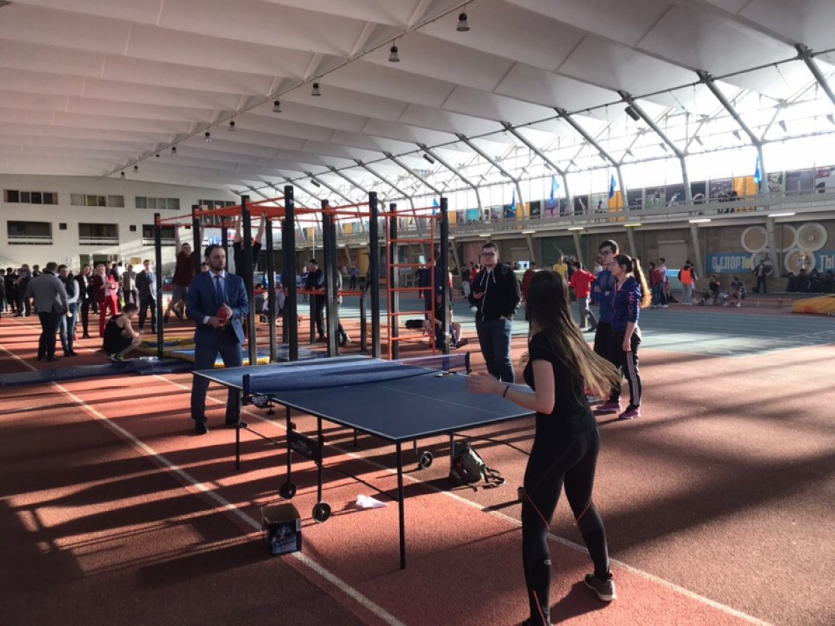 А мы тут играем в Дженгу,настольный теннис и песочные часы! 😋😁