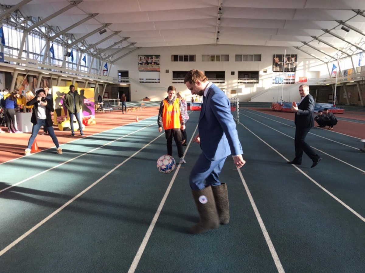 Футбольный фристайл ⚽️ Среди участников и проректор по спортивно-воспитательной работе Дмитрий Голиков 🤩😋Победителем стал магистрант Кирилл Иванов. Его результат – 204 удара 😱