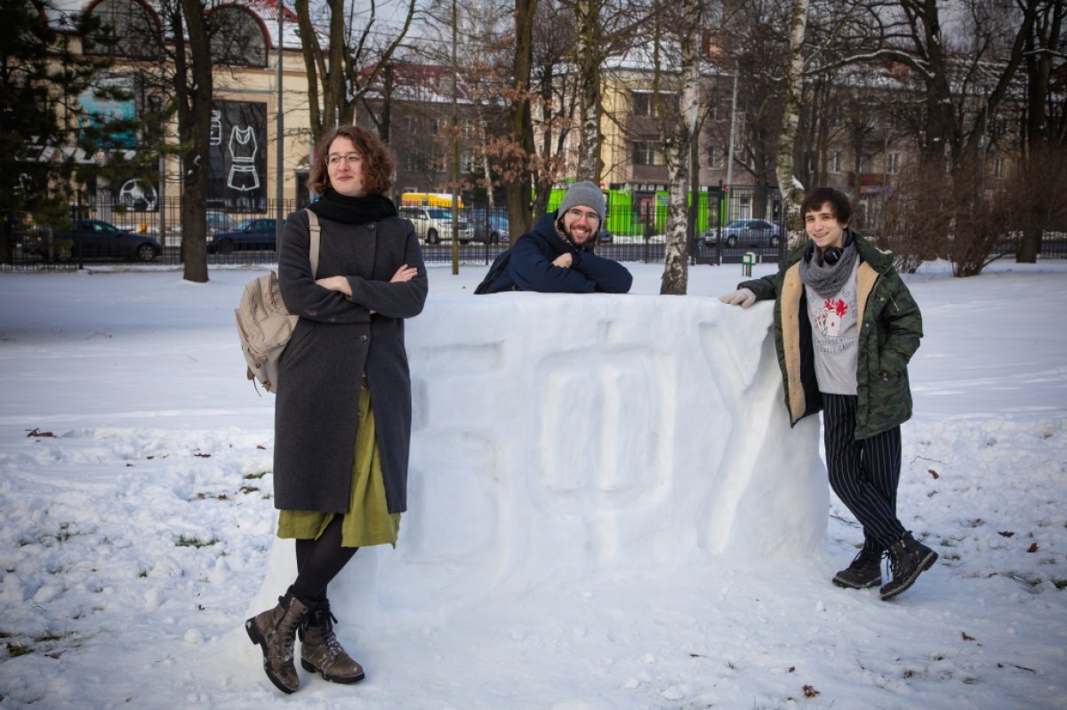 🆕 Студент БФУ им. И. Канта сделал в подарок университету снежную скульптуру