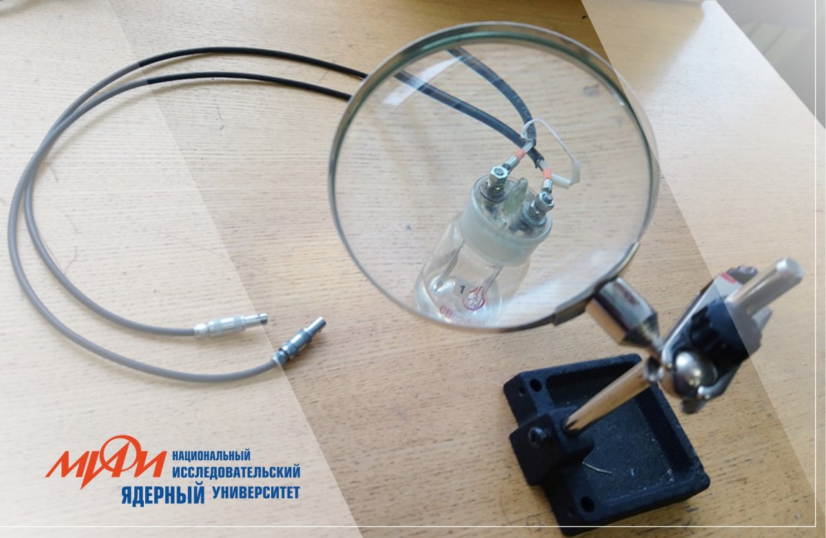 Сотрудники кафедры экспериментальных методов ядерной физики НИЯУ МИФИ создали и испытали макет портативной установки для непрерывной регистрации параметров водной среды в условиях длительного космического полета. Сотрудники кафедры экспериментальных методов ядерной физики НИЯУ МИФИ создали и испытали макет портативной установки для непрерывной регистрации параметров водной среды в условиях длительного космического полета.