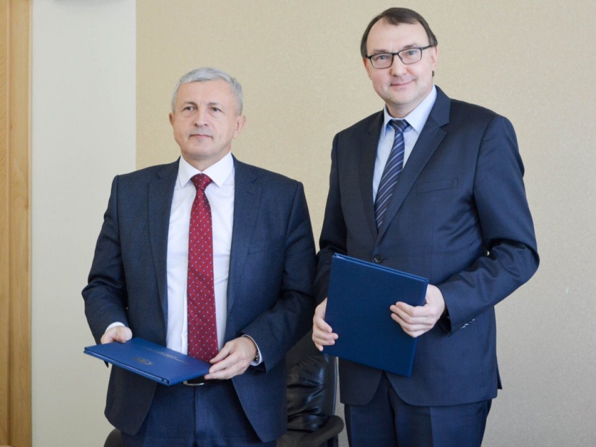 🗓31 января состоялось подписание договора о сотрудничестве между ХГУЭП и уполномоченным по правам человека в Хабаровском крае