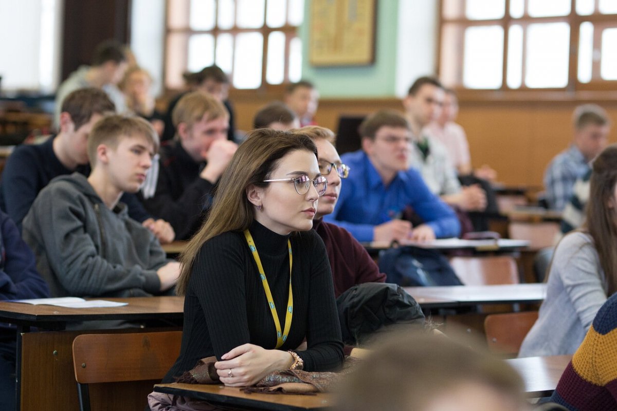 Ученые университета совместно с коллегами из РАН проводят Международную молодежную школу-конференцию С. Б. Стечкина по теории функций «Современные проблемы математики и ее приложений». Почти 140 ученых из России