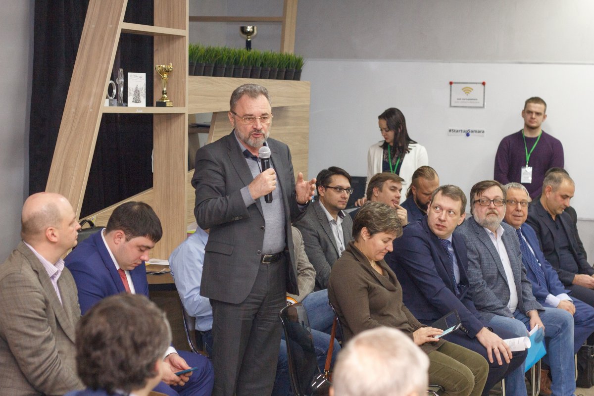На площадке стартап-центра состоялась встреча губернатора Самарской области Дмитрия Азарова с представителями IT-компаний
