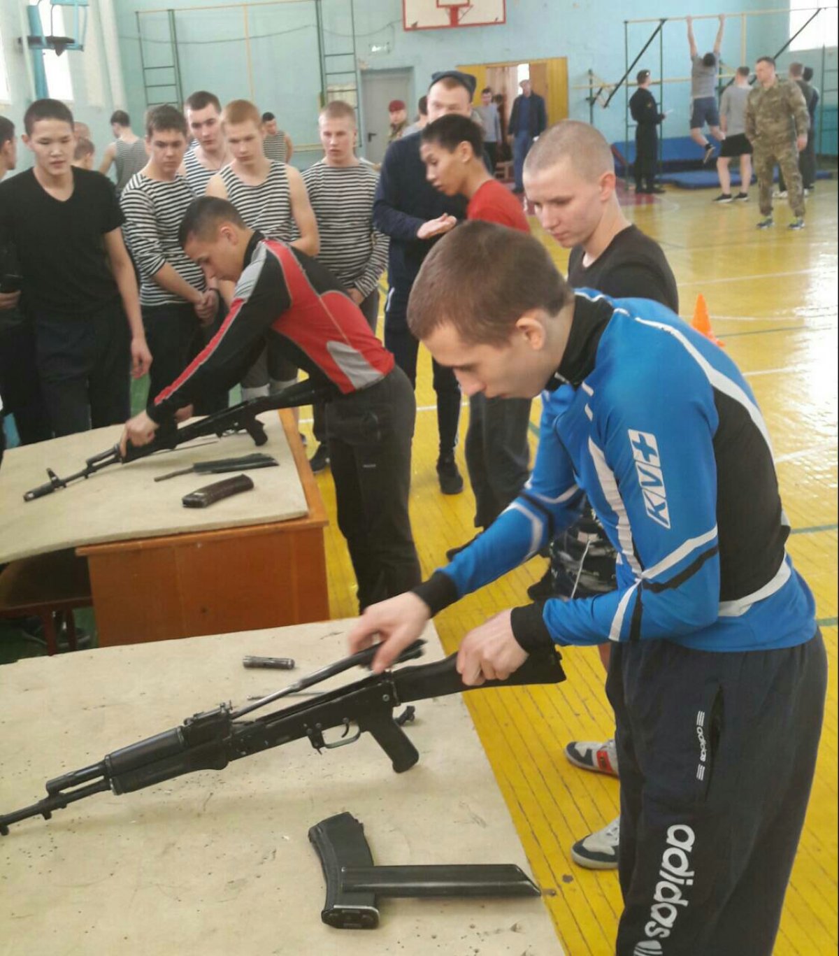 7 февраля в спортивном зале КИВТа прошел отборочный этап военно - патриотической игры "Служить России любой из нас готов"