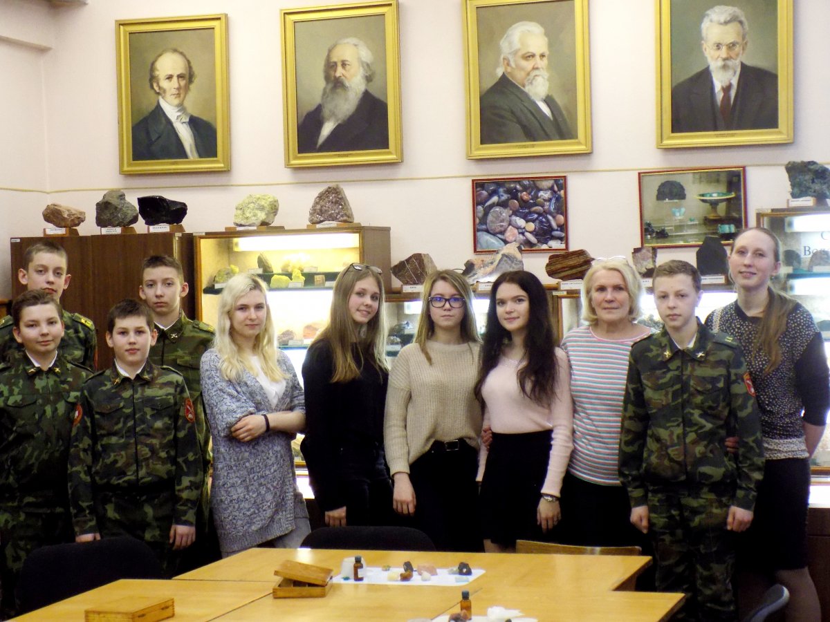 Активисты Молодежного клуба РГО побывали в геологическом музее