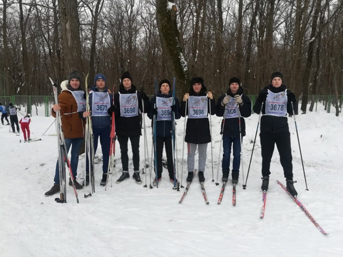Всероссийская лыжная гонка «Лыжня России» уже много лет считается одним из наиболее массовых спортивных мероприятий, проходящих в нашей стране. Поэтому неудивительно видеть десятки тысяч желающих поучаствовать в этой гонке.