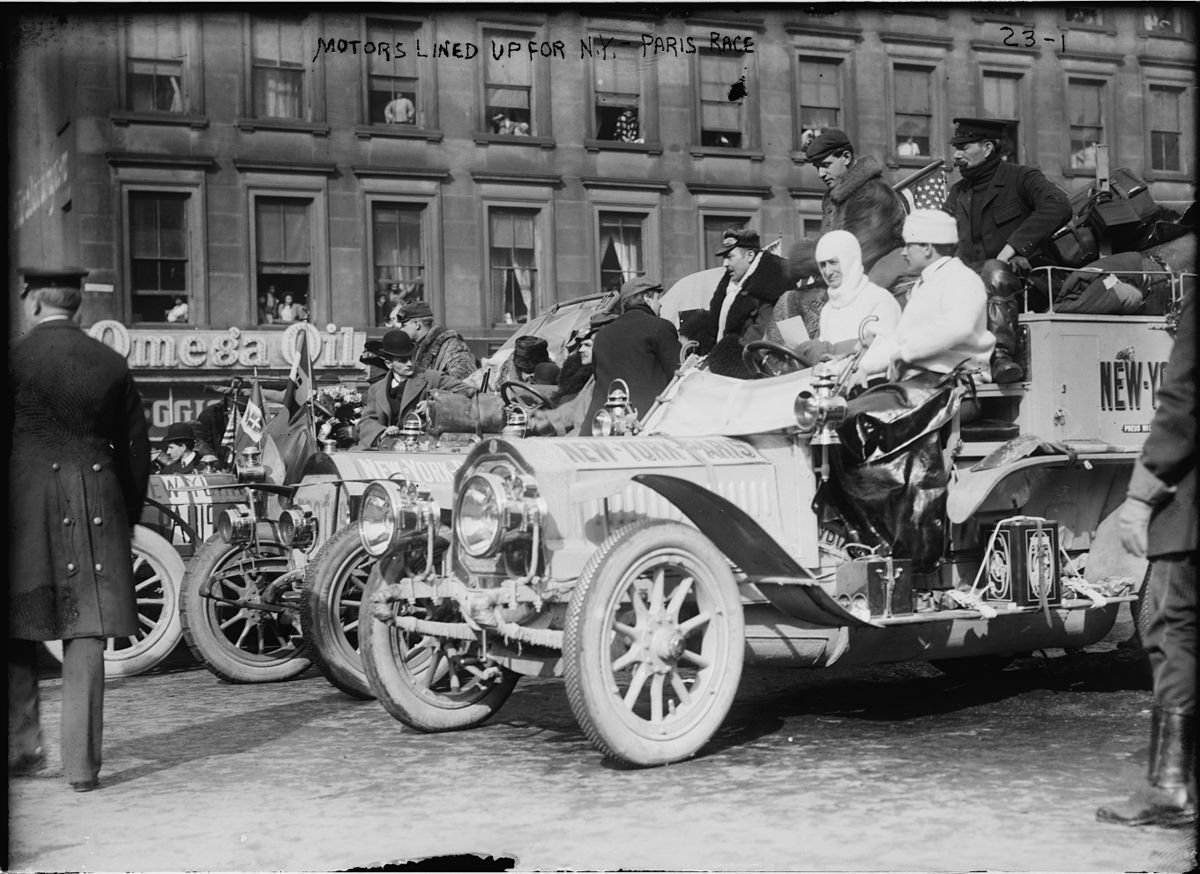 12 февраля 1908 года В Нью-Йорке стартовали первые автогонки вокруг земного шара