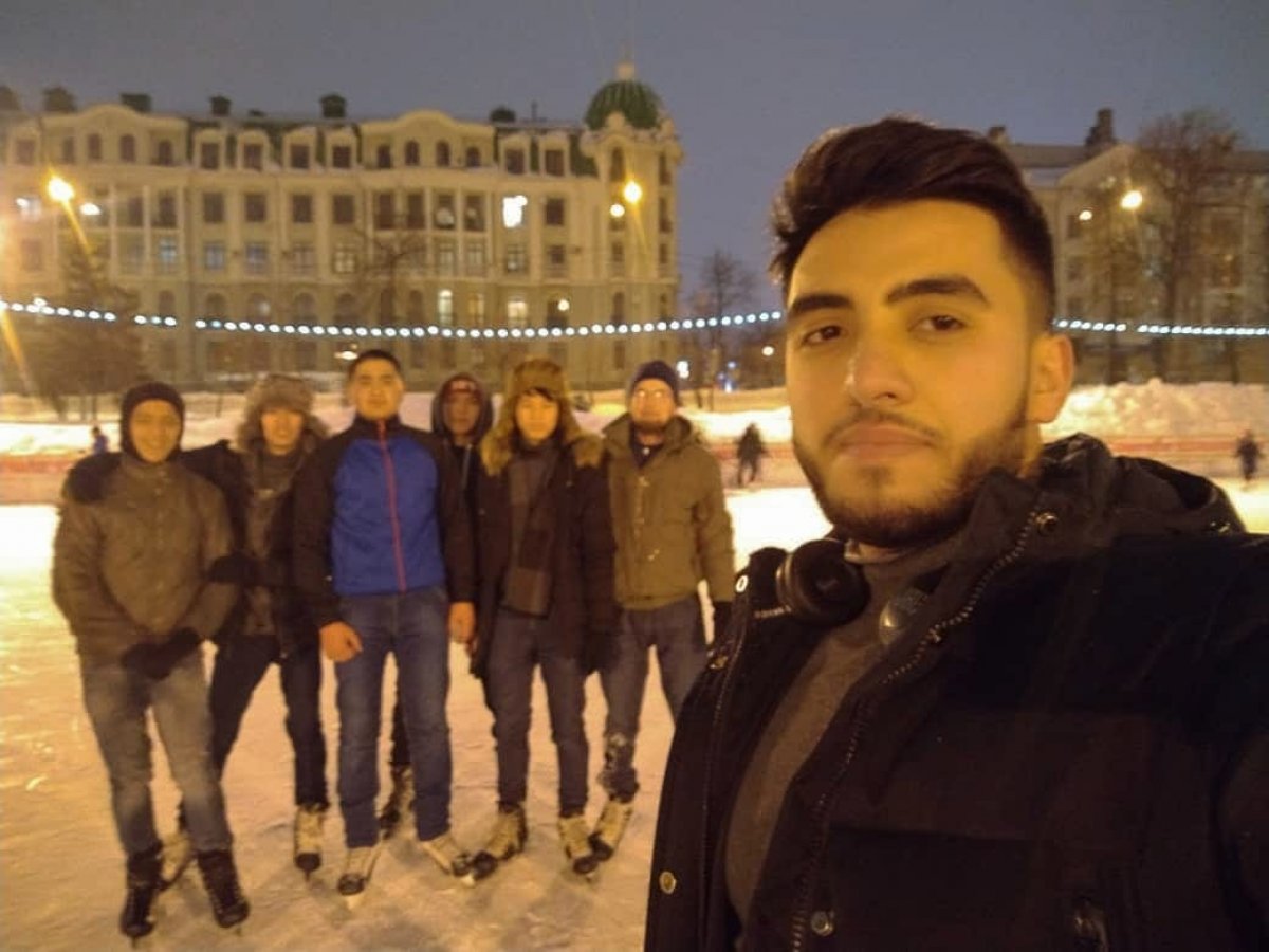 9 февраля по инициативе студенческого совета юноши и девушки, учащиеся в Российском исламском институте, посетили полюбившийся уже многим казанцам каток, что расположен в центре города на территории парка "Черное озеро".