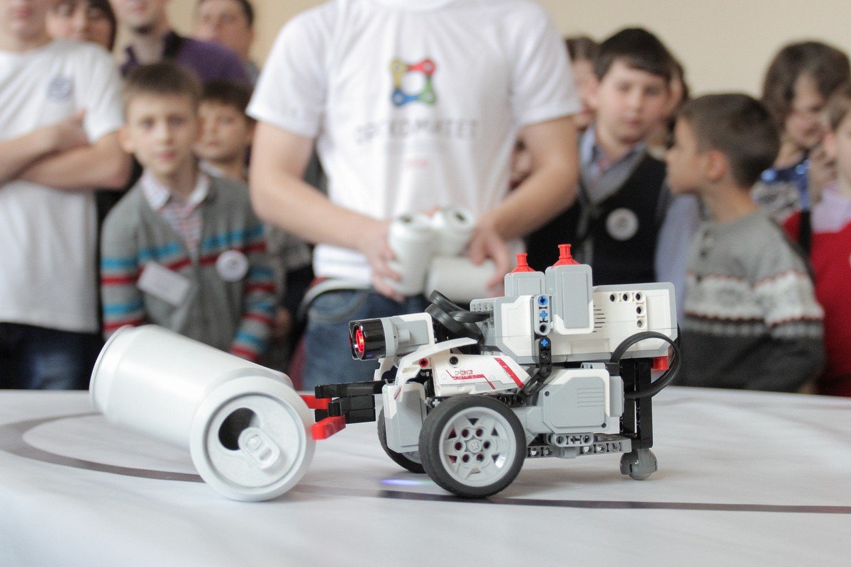 1 робототехника как заполнить. Робототехника. Робототехника для детей. Роботы и робототехника. Робототехника в детском саду.