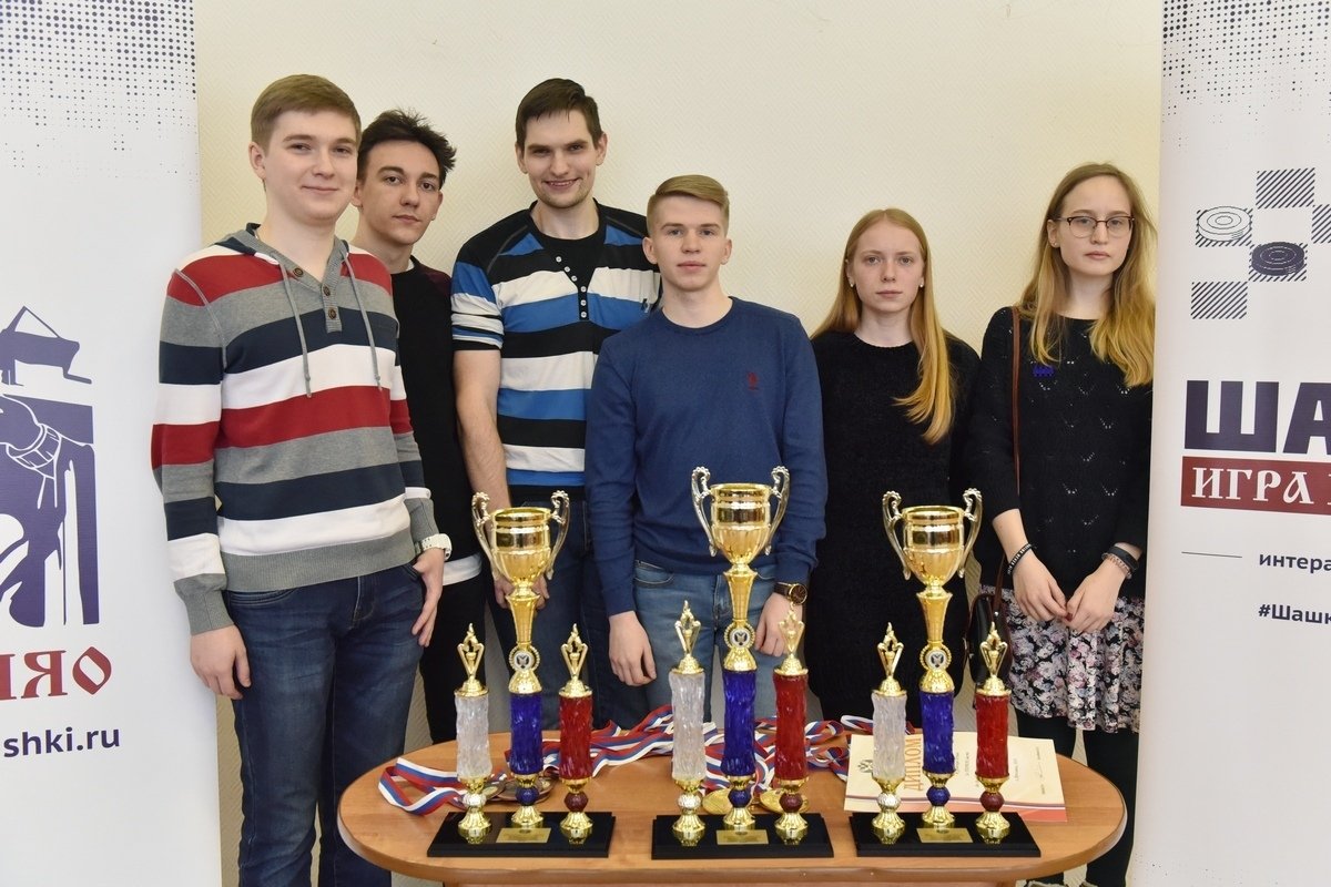 В Ярославле завершились Всероссийские соревнования по шашкам среди студентов. Спортсмены Университета Лобачевского заняли третье место в командном зачете 🏆