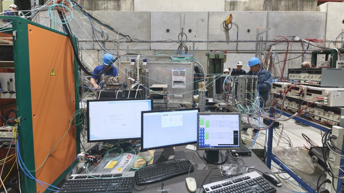 Детектор Large Hadron Collider beauty (LHCb) Большого адронного коллайдера, предназначенный для изучения B-мезонов, будет модернизирован во время второго длительного отключения коллайдера.