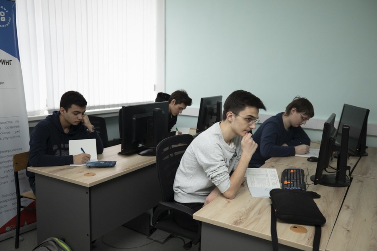 Смотрите фотографии с Дня открытых дверей Института нанотехнологий в электронике, спинтронике и фотонике (ИНТЭЛ) и Института физико-технических интеллектуальных систем (ИФТИС) НИЯУ МИФИ.