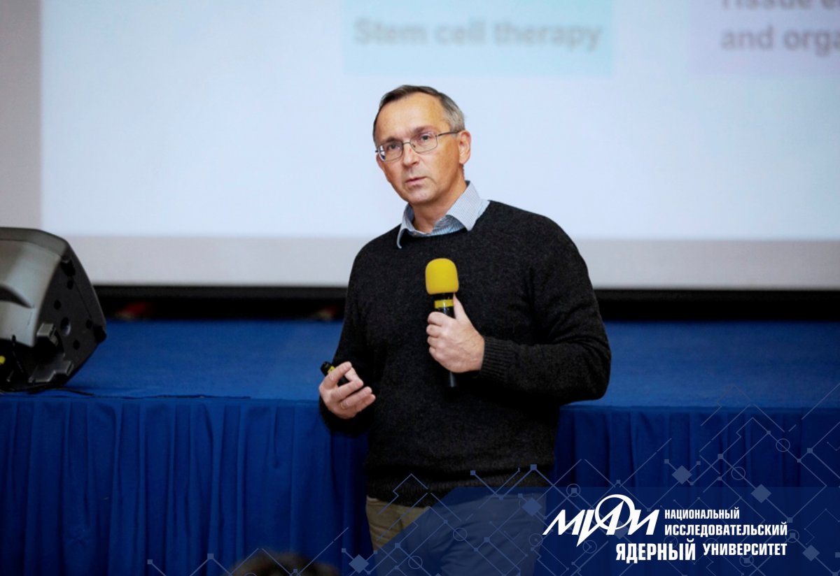 Заместитель директора Инженерно-физического института биомедицины НИЯУ МИФИ Виктор Тимошенко рассказал о нанотераностике и перспективном направлении лечения раковых новообразований за счёт объединения усилий биологов, физиков и нанотехнологов