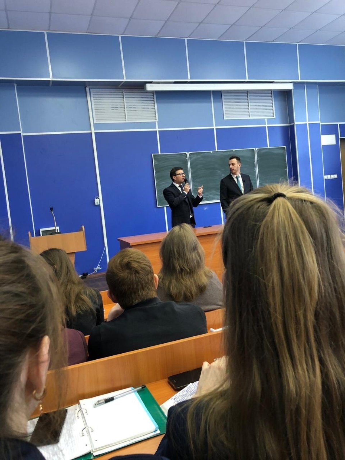 Снимали первую среди отраслевых вузов программу с Лилией Ерофеевой, фотомоделью, редактором, ведущей. Ждём мартовский выпуск, время все то же, даты все те же