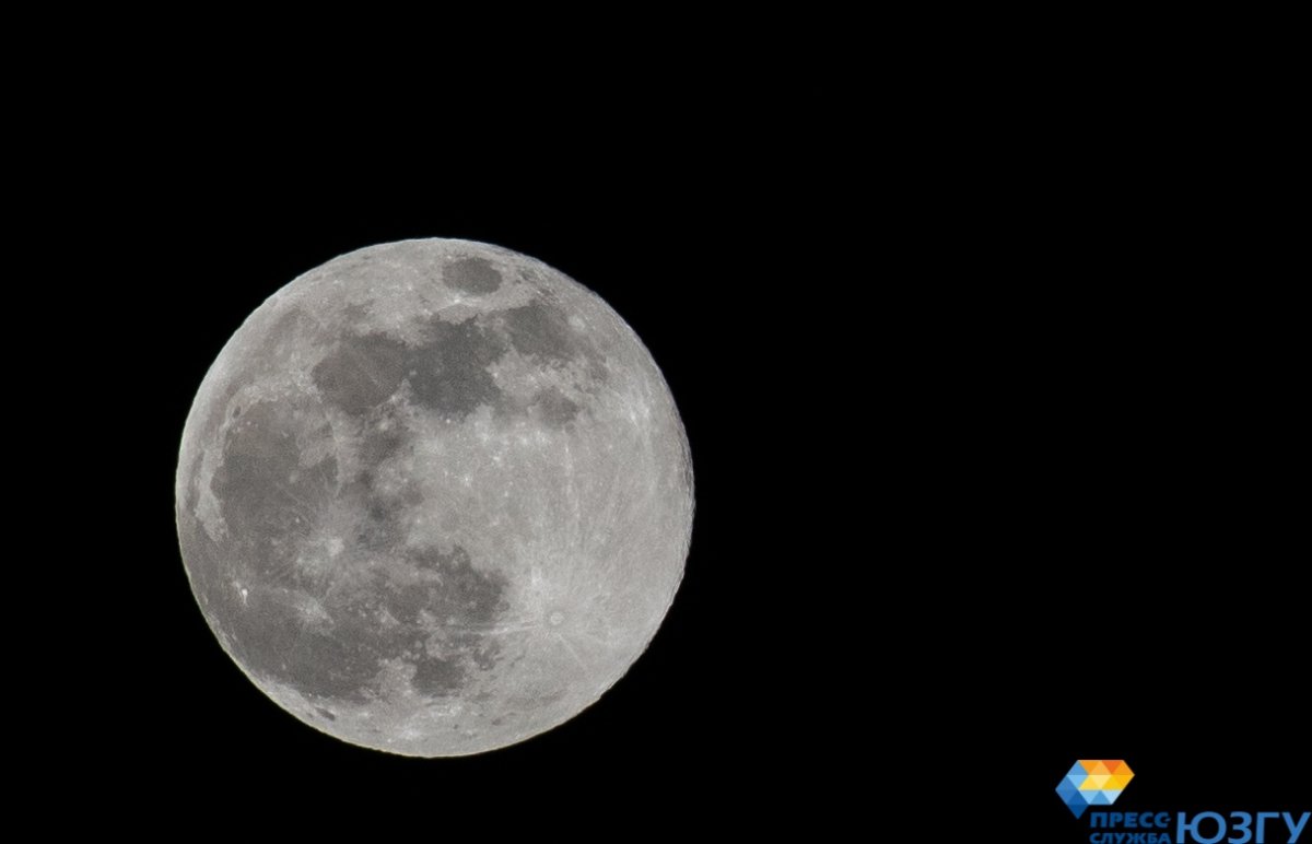 А вы уже смотрите на самую большую Луну в этом году? Суперлуние!