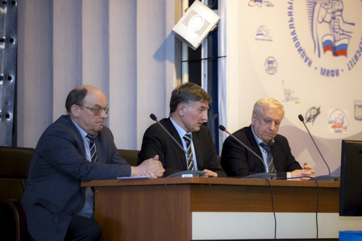 Внимание! Через несколько минут в актовом зале начнется встреча студентов с ректоратом НИЯУ МИФИ !