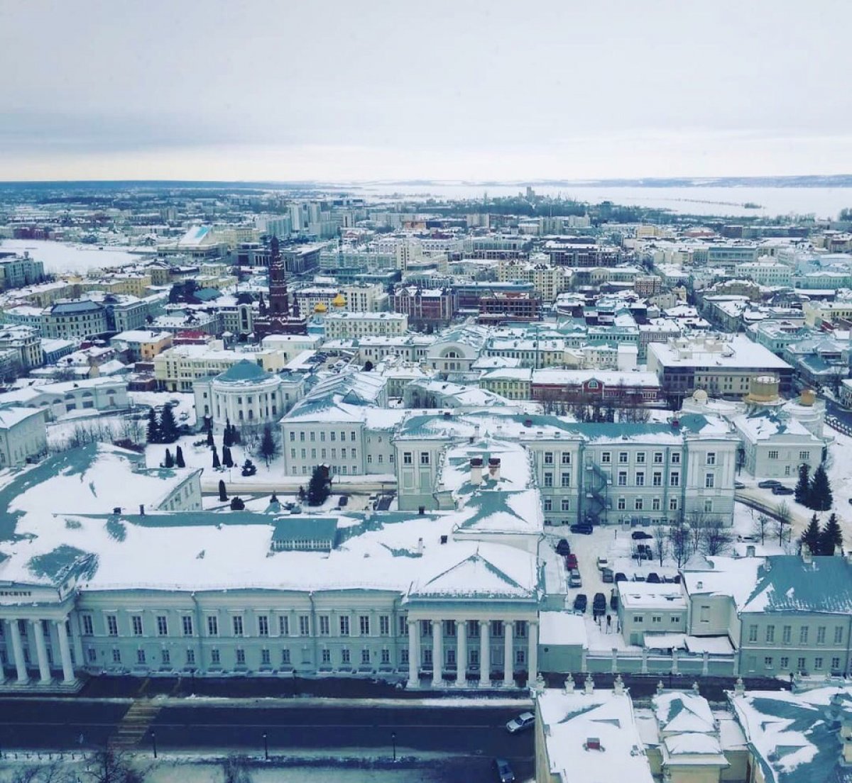 Друзья, сегодня — 23 февраля! От имени прекрасной половины Казанского федерального университета поздравляем всех мужчин с Днём защитника Отечества👏🏻