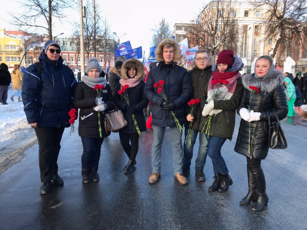 Представители Кировского медицинского университета приняли участие в возложении цветов к памятнику "Воинам - кировчанам" на Набережной Грина. Мероприятие было приурочено ко Дню защитника Отечества.