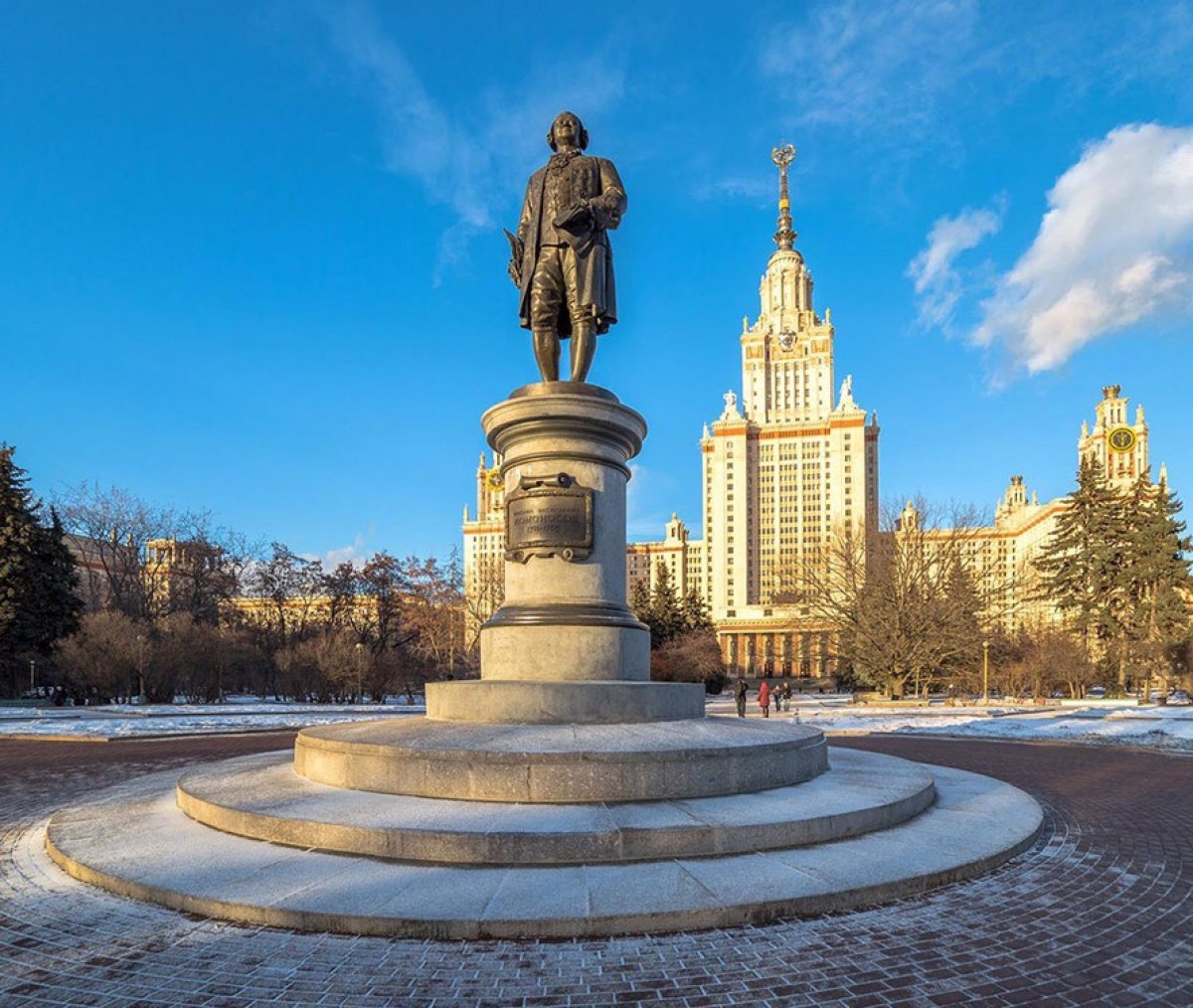 МГУ вошёл в топ-100 лучших вузов мира по четырём из пяти предметных областей и по 12 отдельным предметам и направлениям по версии рейтинга QS World University Rankings by Subject.
