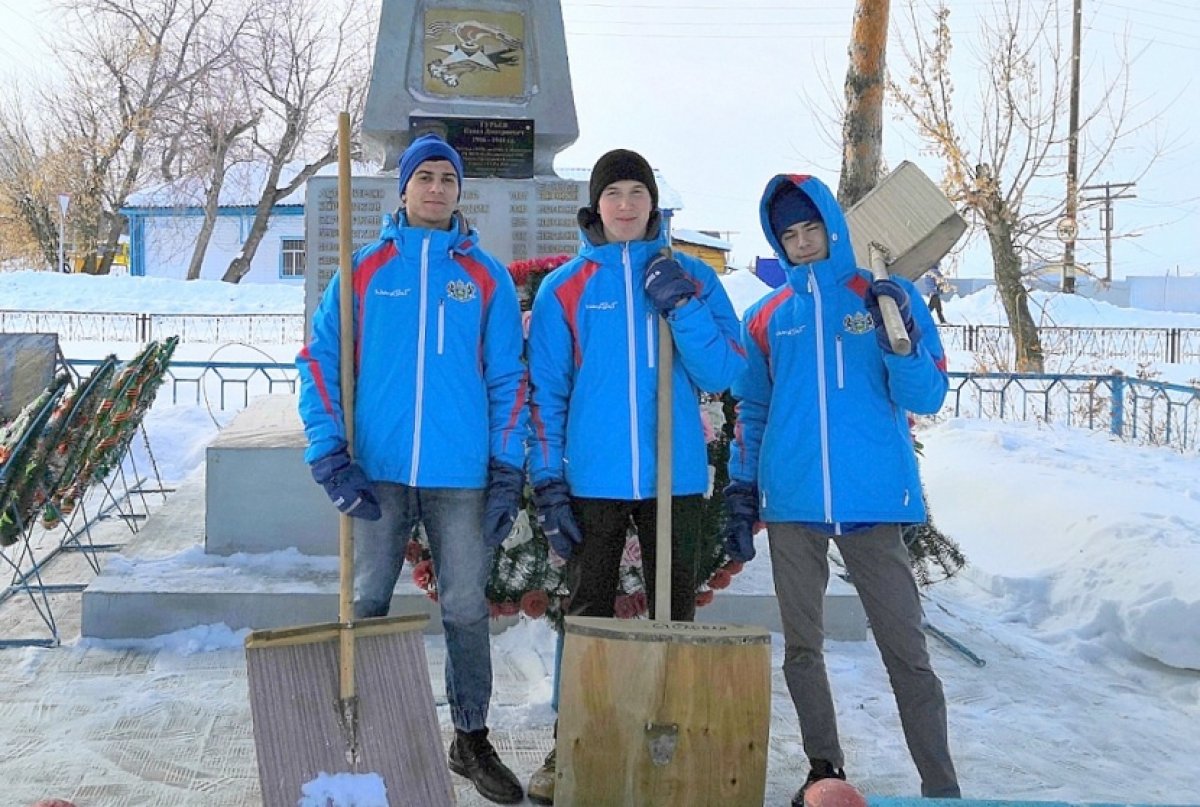 «Снежный десант» покоряет трудовой фронт Ишимского района👊🏻