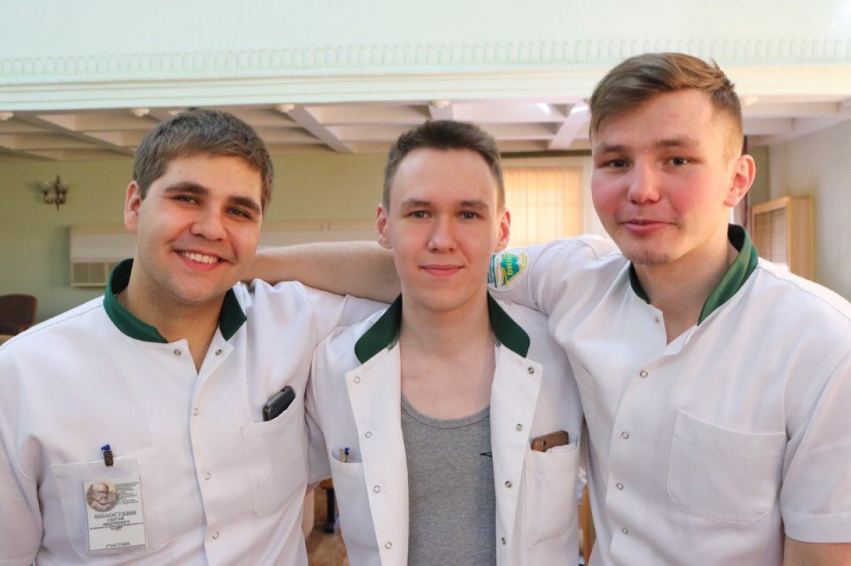 Вчера состоялся последний день олимпиады по хирургии. В ходе напряженной борьбы 🏆1 место с отрывом в 37 Вчера состоялся последний день олимпиады по хирургии. В ходе напряженной борьбы 🏆1 место с отрывом в 37