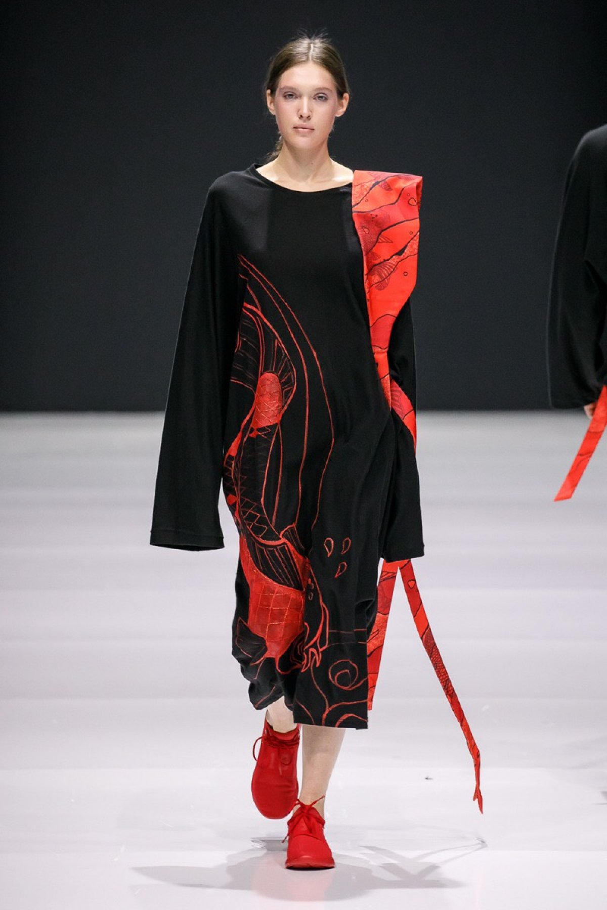 Студентка Дарья Цапко с коллекцией «Золотой мальчик» стала участницей Недели Моды в Москве уже на 3-ем курсе. Студентка Дарья Цапко с коллекцией «Золотой мальчик» стала участницей Недели Моды в Москве уже на 3-ем курсе.